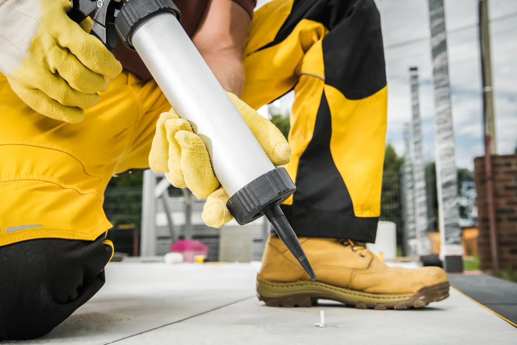 Laboratorio de I+D de Tremco probando el desempeño de selladores e impermeabilizantes sobre sustratos de concreto con sensores integrados