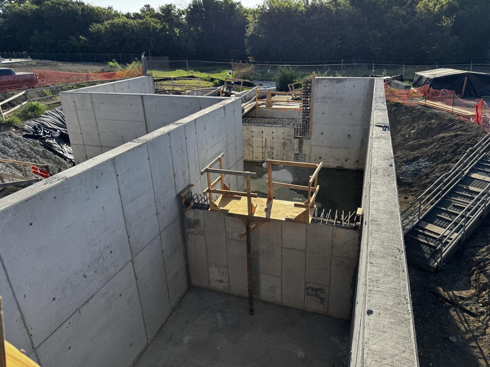 Cast-in-place concrete outfall wall structure at the UTRWD Doe Branch water reclamation expansion, instrumented with Sensytec SensyCast sensors